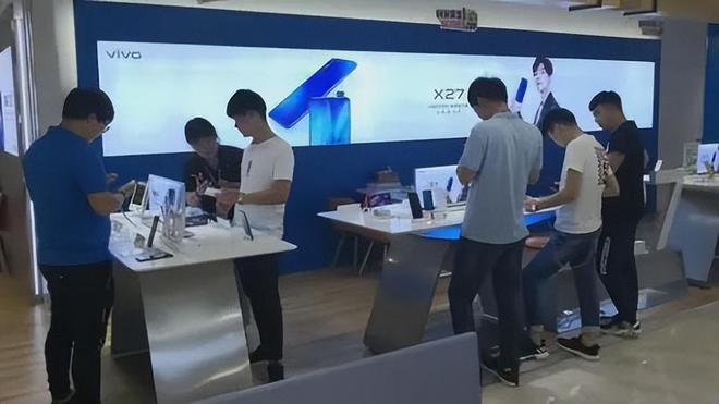 得买的四大旗舰：个个都是“高配低价”！爱游戏app体育2024年换手机最值(图3)