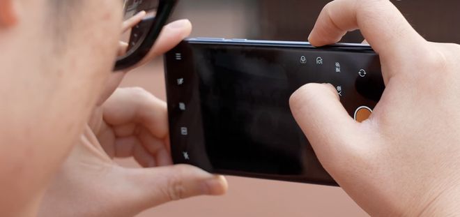 d X8 Pro对比iPhone16 Pro差别很明显！ayx爱游戏体育网页版入口都有拍照按键OPPO Fin(图2)