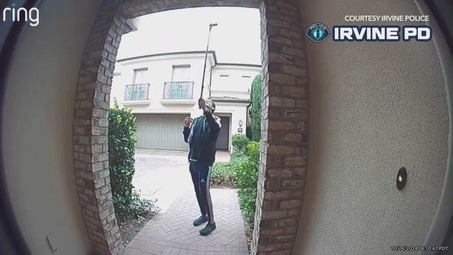 缉一名男子使用自拍杆女孩卧室爱游戏入口注意：尔湾警方通(图2)
