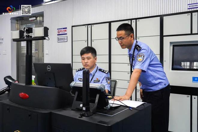 ！警方抓获32名“白富美”ayx爱游戏app破门而入(图2)